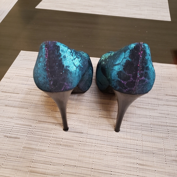 High Heels - Picture 4 of 11